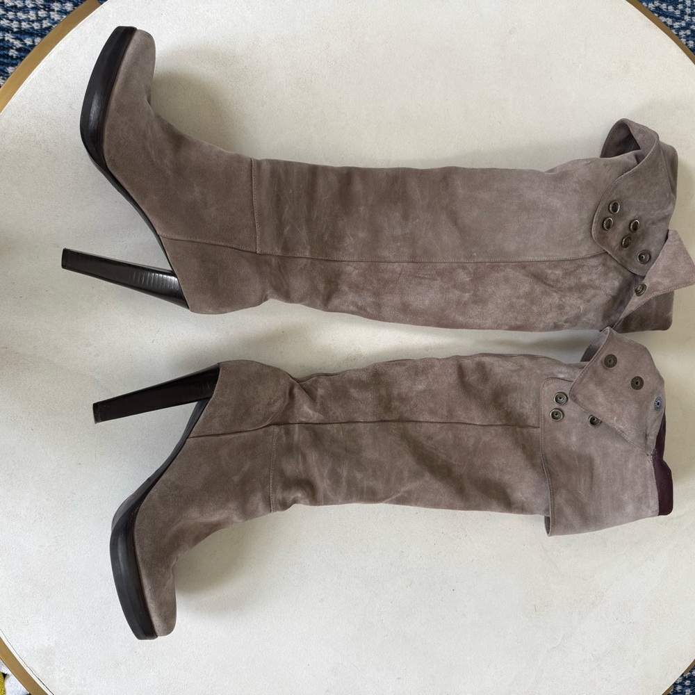 Stylish Women's Tan Boots